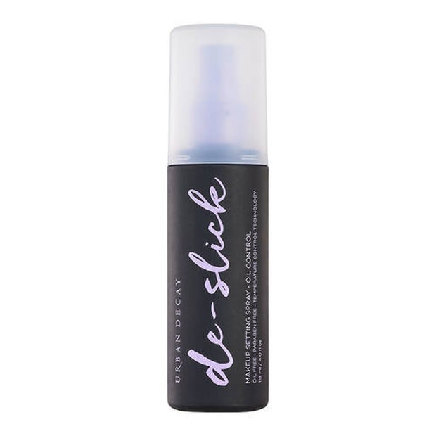 Urban Decay De-Slick Oil Control Makeup Setting Spray/urbandecay.com Setting spray make up yang hasil akhirnya mattifying ini akan mengontrol minyak dan mengalihkan kilau untuk menghasilkan kulit matte yang tahan lama.