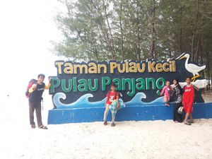 Asyiknya Berkemah Sambil Memancing Ikan di Pulau Panjang Jepara