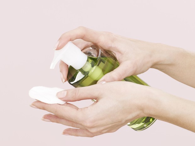 Tak hanya produk pencuci muka, kamu juga pernah cleanser atau make up remover untuk lebih memaksimalkan lagi kebersihan wajah.