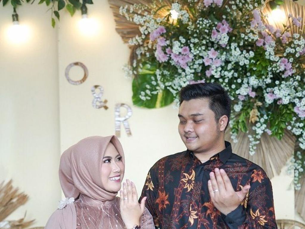 Ini Kisah Legkap Wanita yang Viral Dilamar Dosen Pembimbingnya Ini Kisah Legkap Wanita yang Viral Dilamar Dosen Pembimbingnya