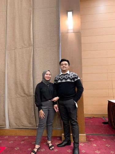 Kisah viral mahasiswi yang dilamar oleh dosen pembimbingnya. Kisah viral mahasiswi yang dilamar oleh dosen pembimbingnya.