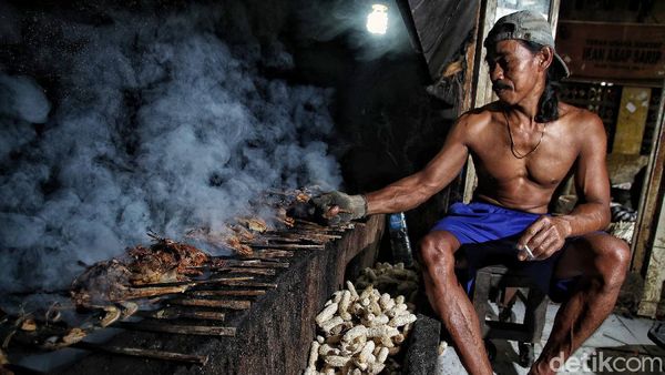 Melihat Sentra Pengolahan Ikan Asap Khas Demak