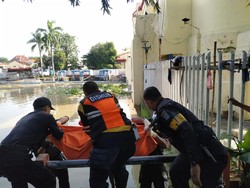 Mayat Diduga Pelaku Jambret Ditemukan Terapung di Sungai Jagir