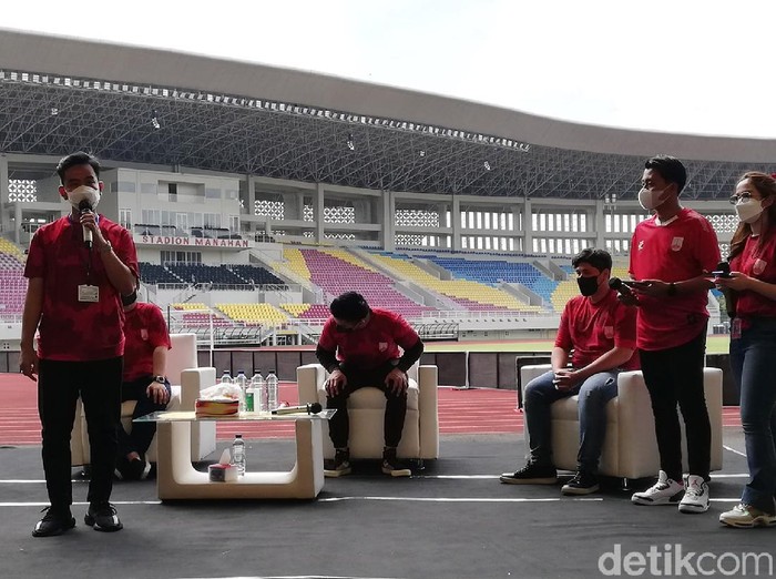 Teka-teki pemilik baru Persis Solo terjawab. Manajemen baru Persis terdiri dari orang-orang penting, mulai dari Kaesang Pangarep, Menteri BUMN Erick Thohir dan juga Kevin Nugroho.