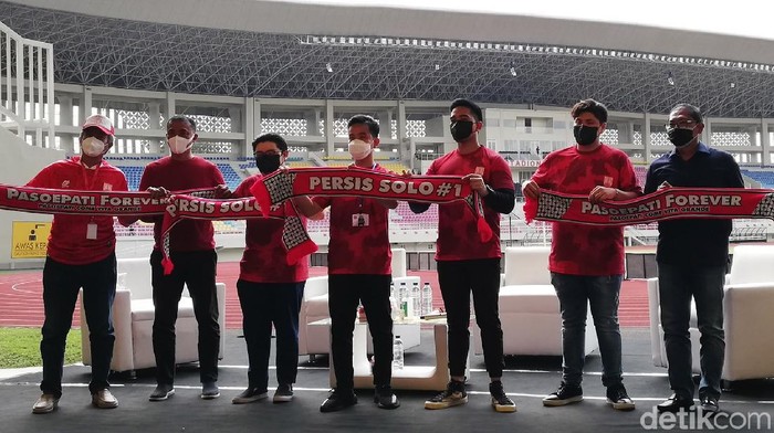 Persis Solo Umumkan Pemilik Baru Teka-teki pemilik baru Persis Solo terjawab. Manajemen baru Persis terdiri dari orang-orang penting, mulai dari Kaesang Pangarep, Menteri BUMN Erick Thohir dan juga Kevin Nugroho.