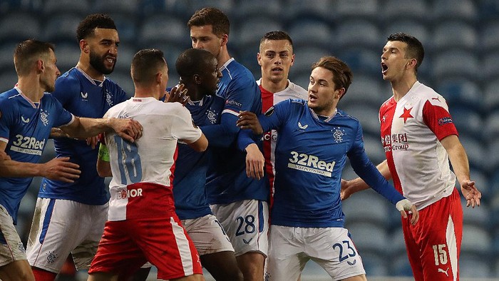 GLASGOW, SCOTLAND - MARCH 18: Glen Kamara of Rangers clashes with Ondrej Kudela of Slavia Praha during the UEFA Europa League Round of 16 Second Leg match between Rangers and Slavia Praha at Ibrox Stadium on March 18, 2021 in Glasgow, Scotland. Sporting stadiums around Europe remain under strict restrictions due to the Coronavirus Pandemic as Government social distancing laws prohibit fans inside venues resulting in games being played behind closed doors. (Photo by Ian MacNicol/Getty Images)