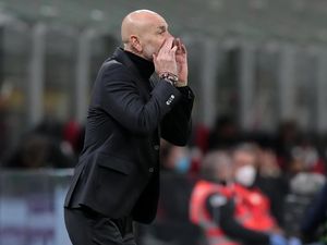 Duh, Pioli Kedapatan Mengumpat ke Staf Pelatih MU Duh, Pioli Kedapatan Mengumpat ke Staf Pelatih MU