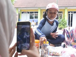 Viral S3 Marketing Bocah Penjual Permen di Bandung