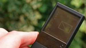 Nostalgia Ponsel Tembus Pandang Xperia Pureness