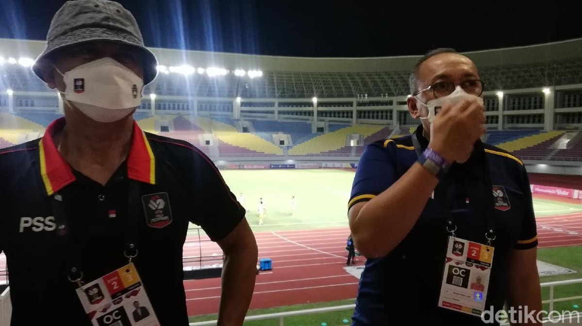 OC Piala Menpora 2021, Akhmad Hadian Lukita, memberi evaluasi hari pertama. (Foto: detikcom/Ari Purnomo)
