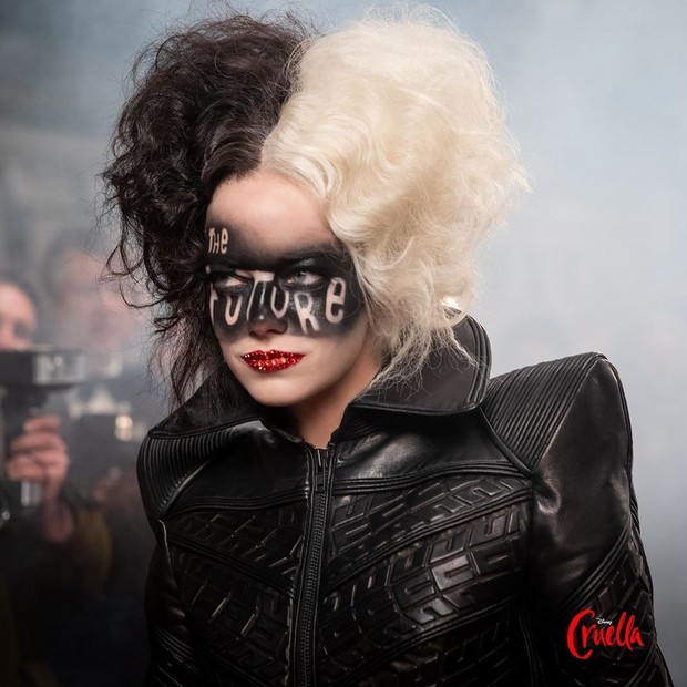 Emma Stone dalam potongan adegan film Cruella