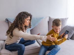 Psikolog Beri Tips Atasi Kecanduan Gadget karena Sekolah Online, Ortu Simak Ya! Psikolog Beri Tips Atasi Kecanduan Gadget karena Sekolah Online, Ortu Simak Ya!