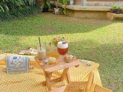 5 Kafe Instagramable Ini Bernuansa Piknik dan Taman Bunga Cantik