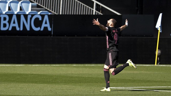 Real Madrids Karim Benzema celebrates after scoring his sides second goal during a Spanish La Liga soccer match between Celta and Real Madrid at the Balaidos stadium in Vigo, Spain, Saturday March 20, 2021. (AP Photo/Lalo R.Villar)