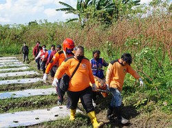 Sesosok Mayat Pria Setengah Bugil Ditemukan Warga Mojokerto di Kebun Singkong
