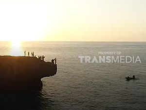 My Trip My Adventure: Asyiknya Main Terjang Ombak di Pantai Mandorak