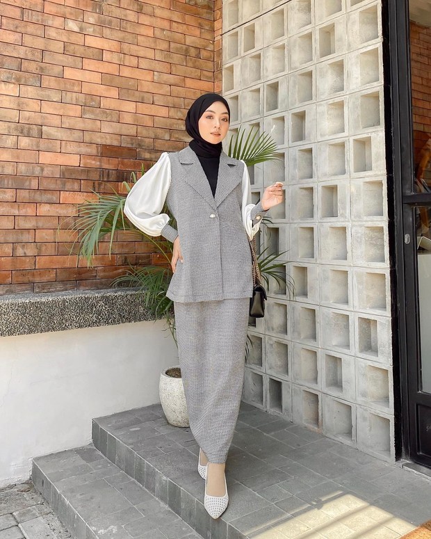 One set grey blazer