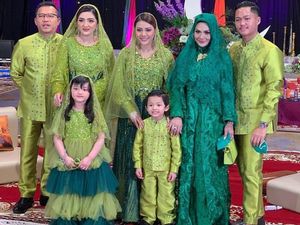 Foto: 5 Gaya Aurel Hermansyah di Pengajian, Bersahaja Serba Hijau