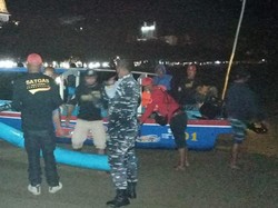 Petugas Gabungan Razia Nelayan Penangkap Banih Lobster di Pangandaran