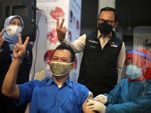 Potret Bima Arya Tinjau Vaksinasi di Mal Kota Bogor