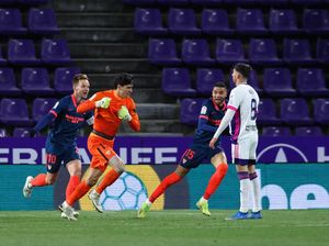 Kiper Ini Cetak Gol di Injury Time, Selamatkan Sevilla dari Kekalahan