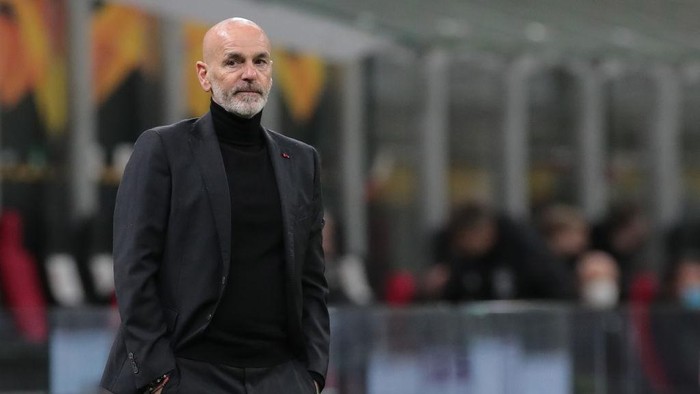 MILAN, ITALY - MARCH 18:  AC Milan coach Stefano Pioli looks on during the UEFA Europa League Round of 16 Second Leg match between AC Milan and Manchester United at San Siro on March 18, 2021 in Milan, Italy. Sporting stadiums around Europe remain under strict restrictions due to the Coronavirus Pandemic as Government social distancing laws prohibit fans inside venues resulting in games being played behind closed doors. (Photo by Emilio Andreoli/Getty Images)