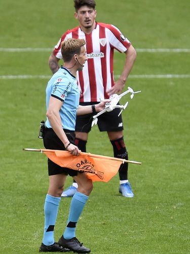 BILBAO, SPAIN - MARCH 20: Referee Valentin Pizarro Gomez removes a drone from the pitch during the La Liga Santander match between Athletic Club and SD Eibar at Estadio de San Mames on March 20, 2021 in Bilbao, Spain. Sporting stadiums around Spain remain under strict restrictions due to the Coronavirus Pandemic as Government social distancing laws prohibit fans inside venues resulting in games being played behind closed doors. (Photo by Juan Manuel Serrano Arce/Getty Images)
