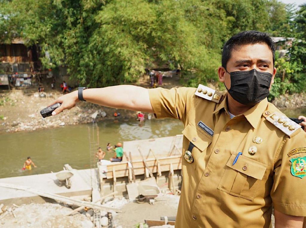 Sidak ke Pinggir Sungai Deli, Bobby Minta Proyek Bronjong Ilegal Disetop