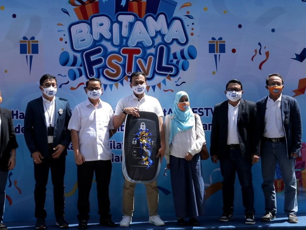 Rajin Nabung, Pemuda Ini Dapat Toyota Vellfire dari Bank BRI Rajin Nabung, Pemuda Ini Dapat Toyota Vellfire dari Bank BRI