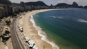 Duh! Pantai Brasil di Lockdown Lagi