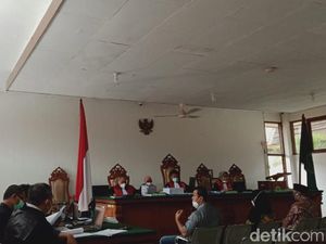 Eks Bupati Ojang Sohandi Jadi Saksi Kasus Pungutan Tes CPNS Subang Eks Bupati Ojang Sohandi Jadi Saksi Kasus Pungutan Tes CPNS Subang
