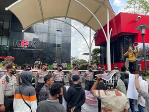 Forum Mahasiswa Maluku Geruduk Gedung KPK