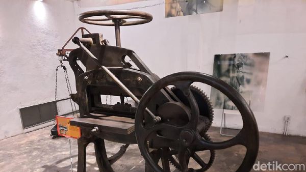 Potret Mesin Pencetak Uang Kuno di Galeri Museum Peruri