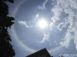 Fenomena Halo Matahari Hiasi Langit Bandung