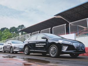 Menguji Performa Mobil Listrik Hyundai Ioniq dan Kona di Sirkuit Sentul