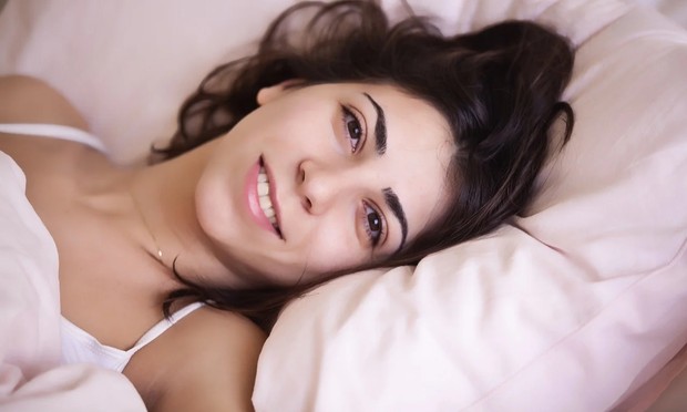 Ilustrasi wanita memakai lingerie.