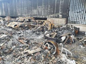 Ngeri! Gudang Supercar Terbakar, 80 Mobil Hangus Tinggal Rangka