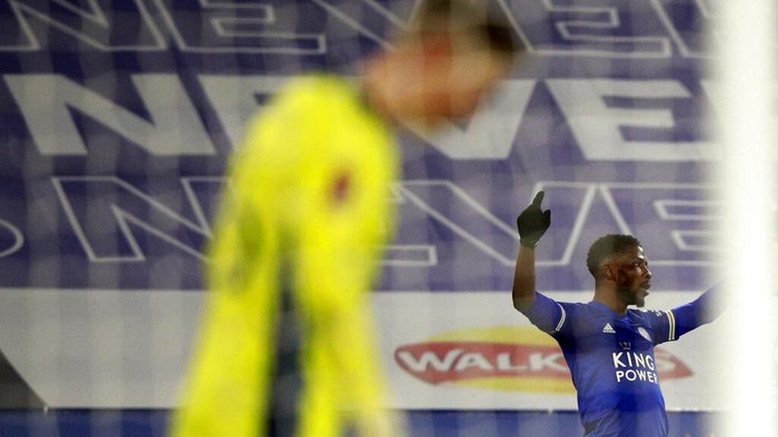 Leicesters Kelechi Iheanacho, right, celebrates after scoring his sides third goal during the English FA Cup quarter final soccer match between Leicester City and Manchester United at the King Power Stadium in Leicester, England, Sunday, March 21, 2021. (AP Photo/Ian Walton, Pool)
