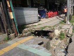 Guiding Block di Cilegon Bahayakan Tunanetra: Nabrak Tiang-Trotoar Bolong