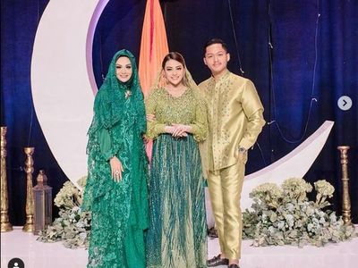 6 Gaya Krisdayanti di Pengajian Aurel Hermansyah, Pakai Masker Mewah