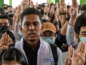 Kisah-kisah Pengorbanan dan Ketakutan dari Jalanan Myanmar Usai Kudeta Kisah-kisah Pengorbanan dan Ketakutan dari Jalanan Myanmar Usai Kudeta