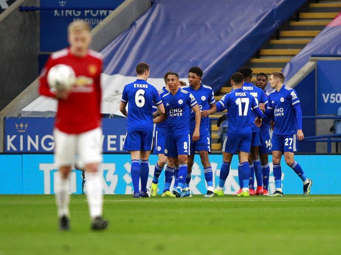 Leicesters Kelechi Iheanacho celebrates with teammates after scoring his sides opening goal during the English FA Cup quarter final soccer match between Leicester City and Manchester United at the King Power Stadium in Leicester, England, Sunday, March 21, 2021. (AP Photo/Ian Walton, Pool)