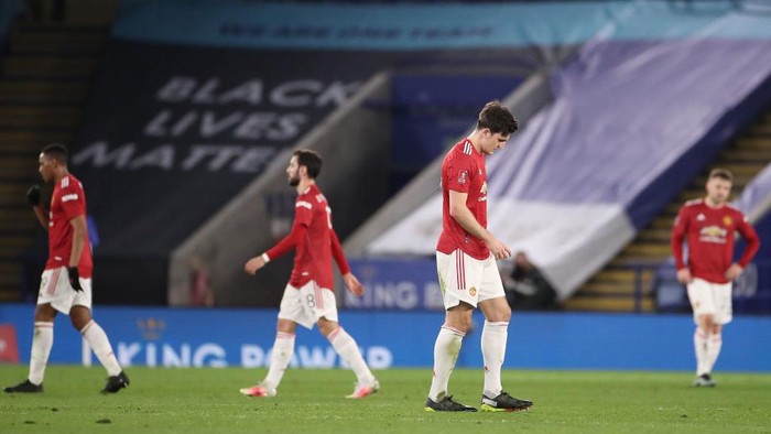 LEICESTER, ENGLAND - MARCH 21: Harry Maguire of Manchester United looks dejected after the Emirates FA Cup Quarter Final  match between Leicester City and Manchester United at The King Power Stadium on March 21, 2021 in Leicester, England. Sporting stadiums around the UK remain under strict restrictions due to the Coronavirus Pandemic as Government social distancing laws prohibit fans inside venues resulting in games being played behind closed doors.  (Photo by Alex Pantling/Getty Images)