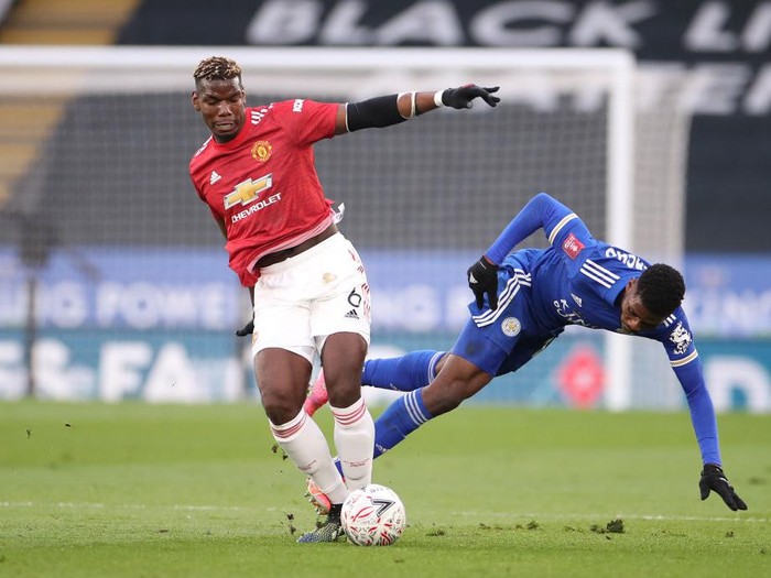 LEICESTER, ENGLAND - MARCH 21: Kelechi Iheanacho of Leicester City is challenged by Paul Pogba of Manchester United during the Emirates FA Cup Quarter Final  match between Leicester City and Manchester United at The King Power Stadium on March 21, 2021 in Leicester, England. Sporting stadiums around the UK remain under strict restrictions due to the Coronavirus Pandemic as Government social distancing laws prohibit fans inside venues resulting in games being played behind closed doors.  (Photo by Alex Pantling/Getty Images)