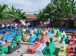 Sambut Sadranan Jelang Ramadhan, Nisan di Makam Klaten Dicat Warna-warni