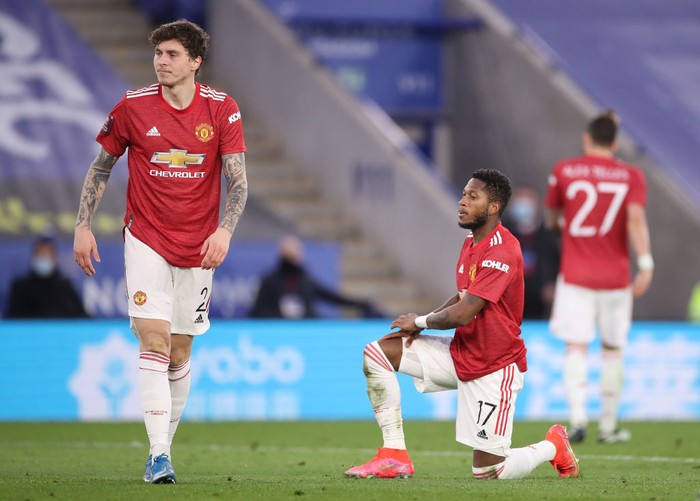 LEICESTER, ENGLAND - MARCH 21: Victor Lindelof and Fred of Manchester United look dejected after conceding their sides second goal scored by Youri Tielemans of Leicester City (not pictured) during the Emirates FA Cup Quarter Final  match between Leicester City and Manchester United at The King Power Stadium on March 21, 2021 in Leicester, England. Sporting stadiums around the UK remain under strict restrictions due to the Coronavirus Pandemic as Government social distancing laws prohibit fans inside venues resulting in games being played behind closed doors.  (Photo by Alex Pantling/Getty Images)