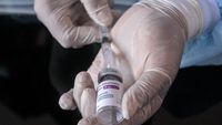 Perdana! Tokoh Agama-Guru di Sidoarjo Disuntik Vaksin AstraZeneca