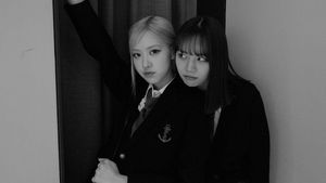 Besties! 7 Potret Pertemanan Rosé BLACKPINK dan Hyeri Girls Day