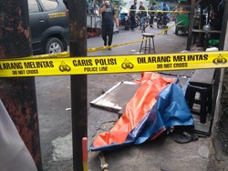 Pria Loncat dari Apartemen Jaksel, Bagian Tubuh Mental Timpa Tukang Nasgor