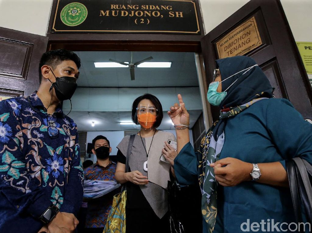 Sidang Perdana Gugatan Cerai Dirut Taspen Digelar Tertutup Sidang Perdana Gugatan Cerai Dirut Taspen Digelar Tertutup